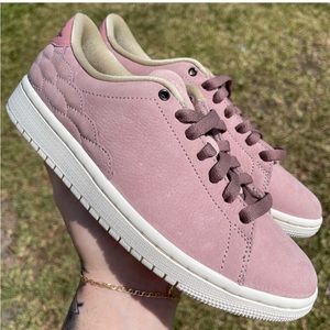 NIKE AIR JORDAN 1 LOW COURTE PINK